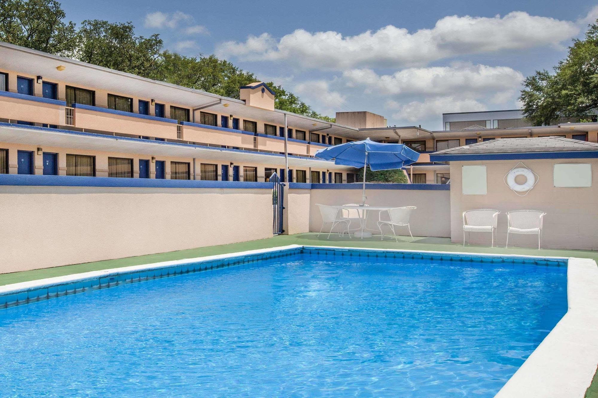 Travelodge By Wyndham Lafayette Ngoại thất bức ảnh